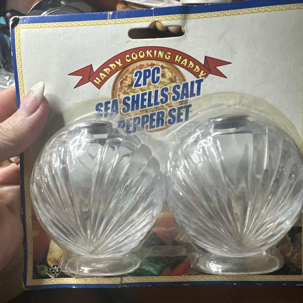 Clear Plastic Acrylic Salt and Pepper Shakers Clamshell, And Original Packaging